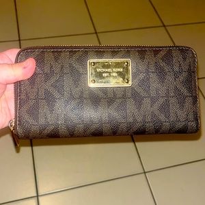 Michael Kors MK Brown hand bag wallet